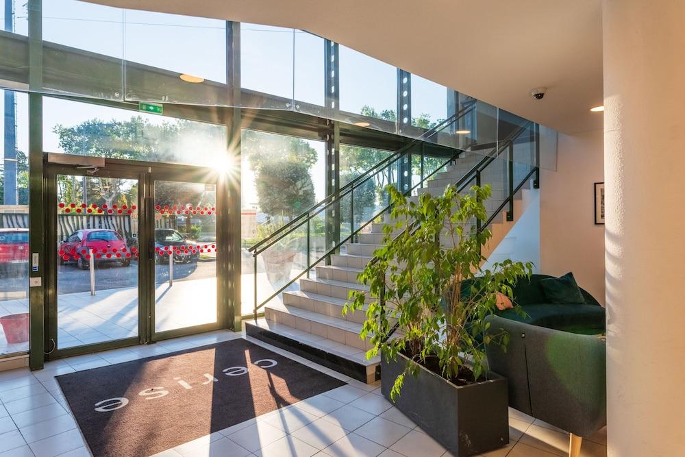 Cerise Valence Aparthotel 3*